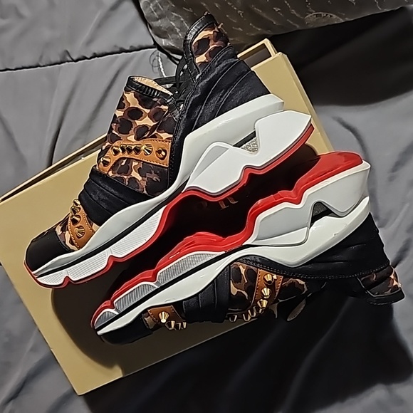 Christian Louboutin - Picture 8 of 8